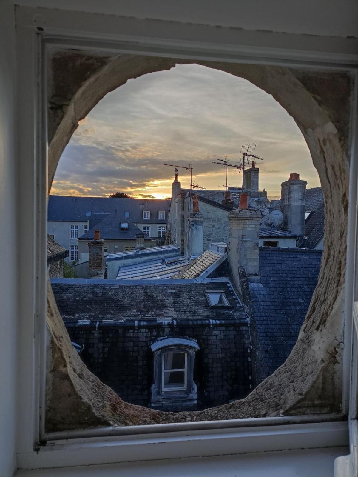 Charmant Appartement Renove Bayeux Eksteriør billede